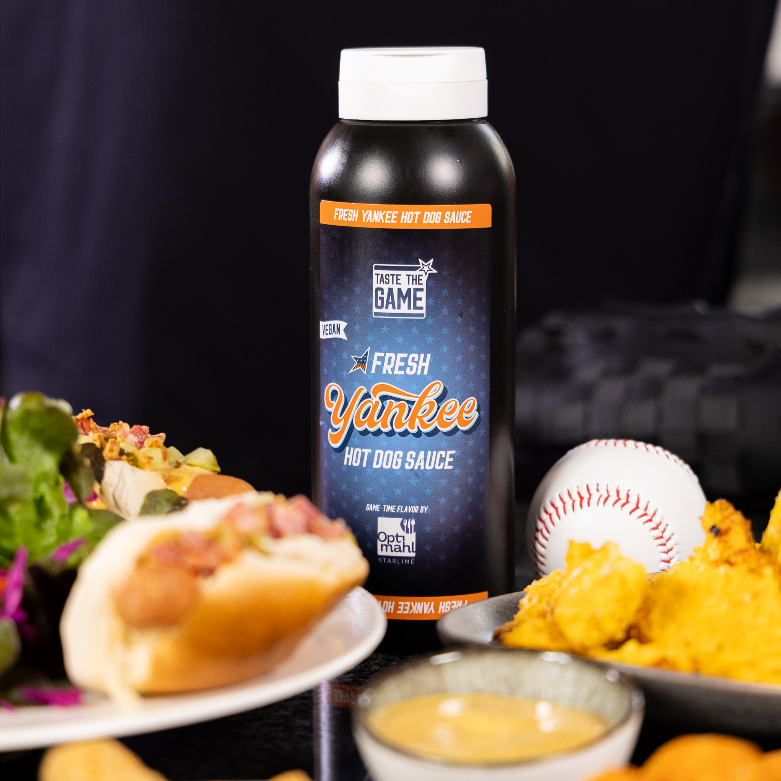 Yankee Hot Dog Sauce mit Hot Dog, Kartoffelchips und Dip